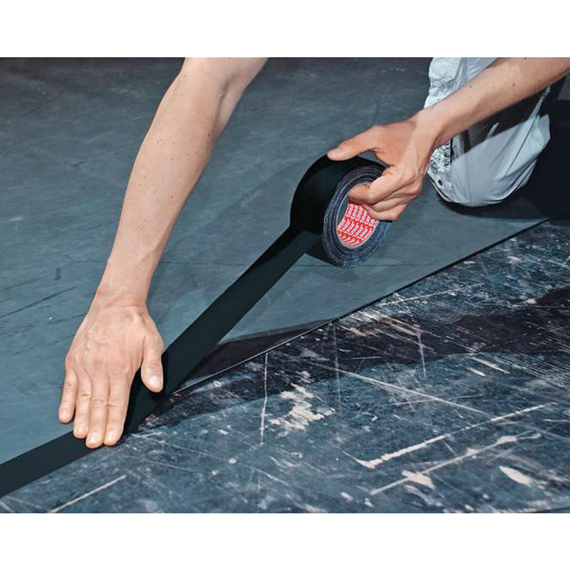 Se puede usar la cinta Gaffer en alfombras y moquetas?
